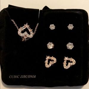Earring and necklace set￼